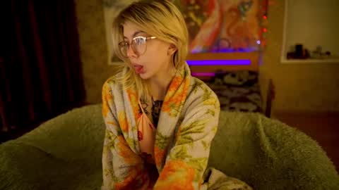 Snapshot of allison_cuty chatting on February 2025 11:36:02 PM Allison online show from February 2025 11:36:02 PM