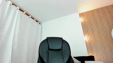 allison_fosther online show from November 2025 05:40:02 AM