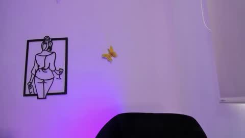 Snapshot of allisonn_bell chatting on October 2025 08:28:01 PM Allison online show from October 2025 08:28:01 PM