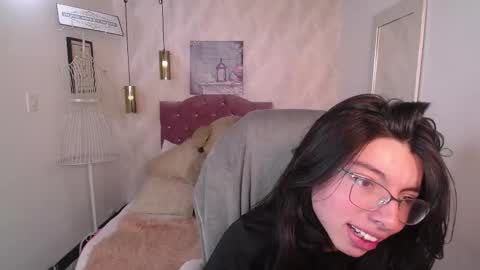 Snapshot of alllyson_ chatting on October 2025 08:50:01 PM alison online show from October 2025 08:50:01 PM