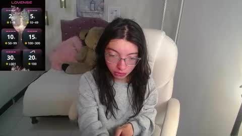 Snapshot of alllyson_ chatting on November 2025 07:47:01 PM alison online show from November 2025 07:47:01 PM