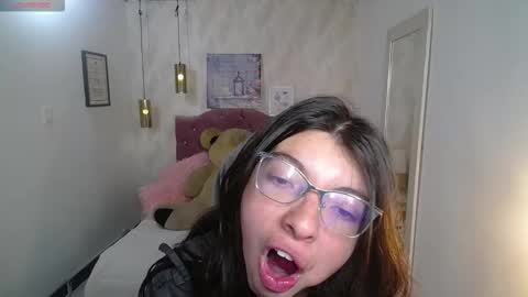 Snapshot of alllyson_ chatting on November 2025 08:31:01 PM alison online show from November 2025 08:31:01 PM
