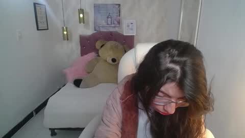 Snapshot of alllyson_ chatting on November 2025 08:00:01 PM alison online show from November 2025 08:00:01 PM