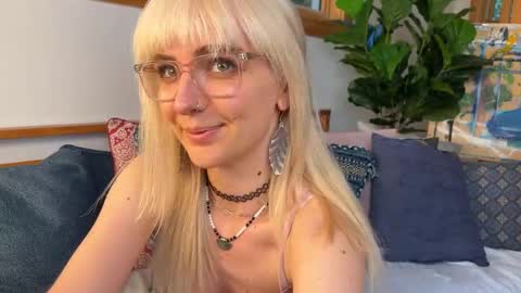 Snapshot of allyelliot chatting on October 2025 08:42:02 PM Ally Elliot online show from October 2025 08:42:02 PM