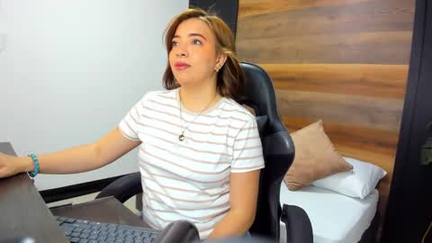 Snapshot of alma_fenix chatting on September 2025 06:53:01 PM ALMA FENIX online show from September 2025 06:53:01 PM