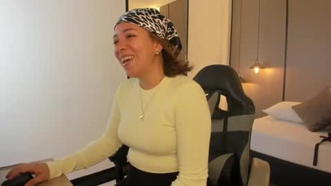 ALMA FENIX  online show from September 2025 12:30:01 PM