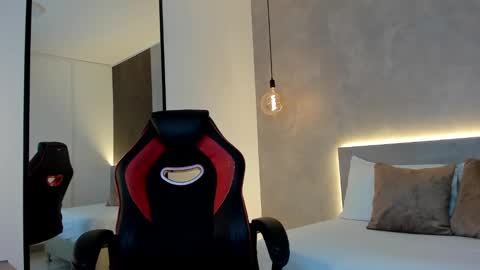 ALMA FENIX  online show from October 2025 06:49:02 PM