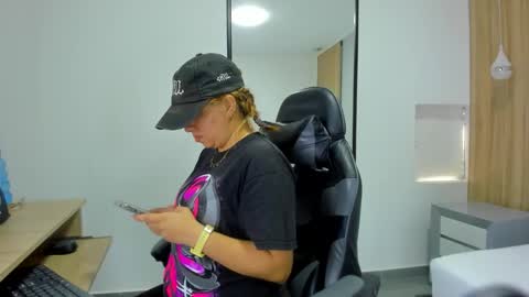 ALMA FENIX  online show from December 2025 12:35:02 PM