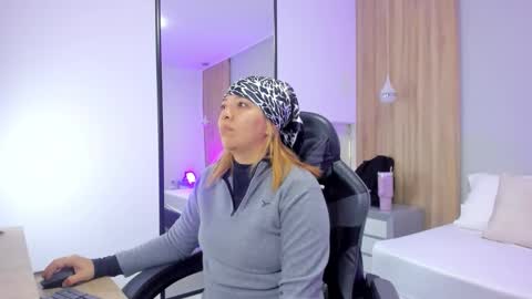 ALMA FENIX  online show from January 2026 12:21:01 PM