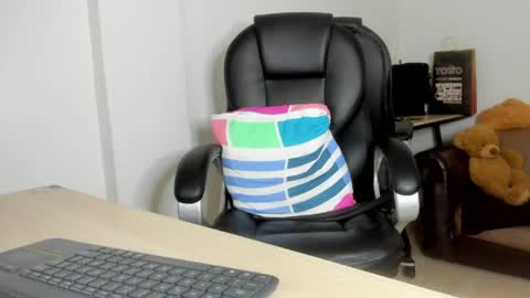 ALMA FENIX  online show from April 2026 05:30:02 PM