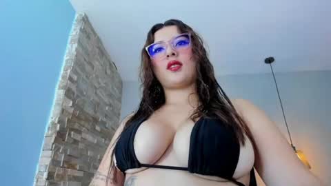Snapshot of alma_valencia chatting on June 2026 12:22:01 PM ALMA online show from June 2026 12:22:01 PM