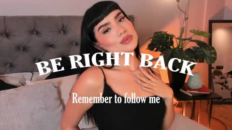 Mia online show from April 2026 01:57:02 PM