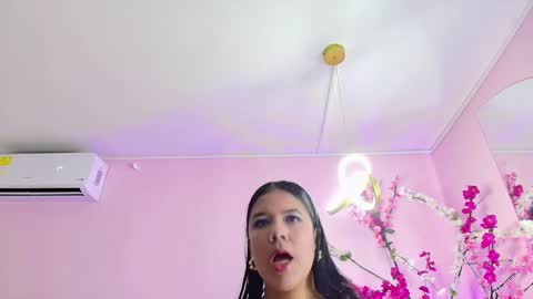 ALMENDRAEVANS online show from January 2025 10:45:01 AM