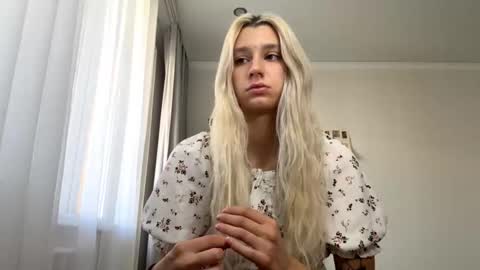 Snapshot of almetazorc chatting on September 2025 11:10:02 AM Arina online show from September 2025 11:10:02 AM