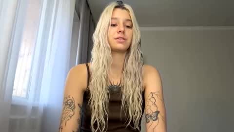 Snapshot of almetazorc chatting on September 2025 07:44:02 AM Arina online show from September 2025 07:44:02 AM