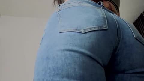 Snapshot of almma_ chatting on September 2025 02:32:01 PM ALMMA online show from September 2025 02:32:01 PM