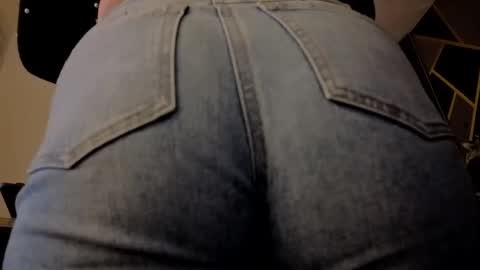 Snapshot of almma_ chatting on October 2025 02:07:01 PM ALMMA online show from October 2025 02:07:01 PM