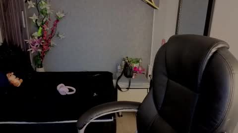 Snapshot of almma_ chatting on October 2025 01:22:02 PM ALMMA online show from October 2025 01:22:02 PM