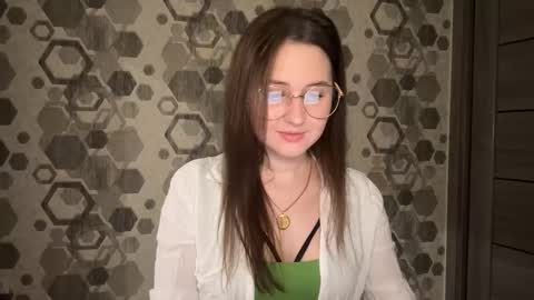 Anna online show from October 2025 10:07:01 PM