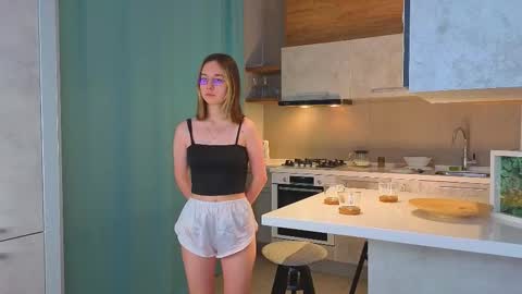 Alorena online show from December 2025 04:13:02 PM