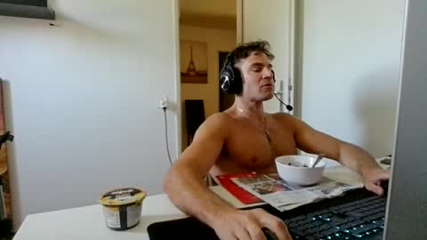 Snapshot of alphah_hunk chatting on June 2026 10:28:02 AM alphah_hunk online show from June 2026 10:28:02 AM