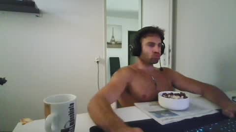 Snapshot of alphah_hunk chatting on June 2026 10:14:02 AM alphah_hunk online show from June 2026 10:14:02 AM