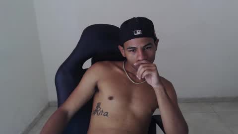 alphas_latins online show from April 2026 07:20:02 PM