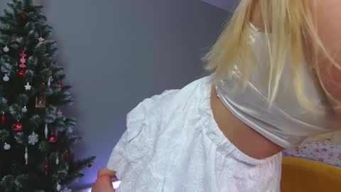Snapshot of aluntick chatting on December 2024 05:03:01 PM Amelia NEXT STREAM online show from December 2024 05:03:01 PM