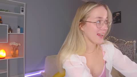 Snapshot of aluntick chatting on February 2025 04:47:01 PM Amelia NEXT STREAM online show from February 2025 04:47:01 PM