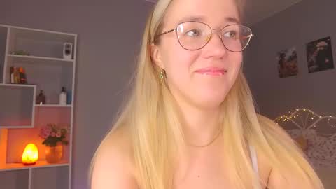 Snapshot of aluntick chatting on February 2025 08:09:02 PM Amelia NEXT STREAM online show from February 2025 08:09:02 PM