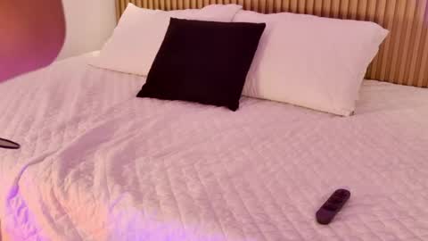 aly_leee online show from April 2026 12:00:02 PM