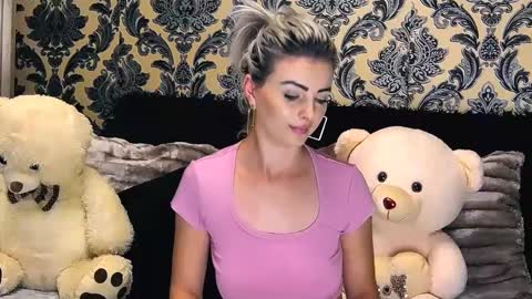 Snapshot of alyblonde chatting on December 2024 03:41:02 PM aly online show from December 2024 03:41:02 PM