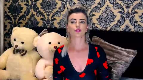 Snapshot of alyblonde chatting on December 2024 01:11:02 PM aly online show from December 2024 01:11:02 PM