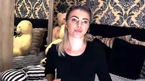 Snapshot of alyblonde chatting on January 2025 01:41:02 PM aly online show from January 2025 01:41:02 PM