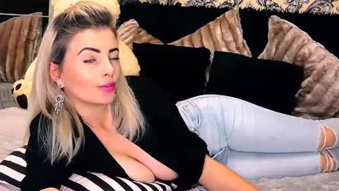 Snapshot of alyblonde chatting on January 2025 12:29:01 PM aly online show from January 2025 12:29:01 PM