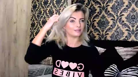 Snapshot of alyblonde chatting on January 2025 11:45:01 AM aly online show from January 2025 11:45:01 AM