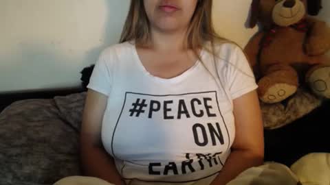 Snapshot of alynfoxx chatting on January 2025 06:03:02 AM Alyn Maria online show from January 2025 06:03:02 AM