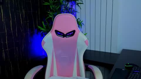 Snapshot of alyseruss chatting on October 2025 06:50:02 PM Alyse online show from October 2025 06:50:02 PM