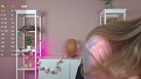 Snapshot of alyshaperkowski chatting on September 2025 06:32:02 PM Vanessa online show from September 2025 06:32:02 PM