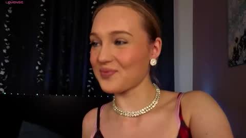 Snapshot of alyshaperkowski chatting on October 2025 06:07:01 PM Vanessa online show from October 2025 06:07:01 PM