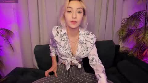 Alysia online show from November 2025 02:06:02 PM