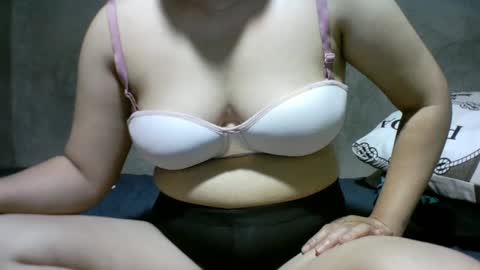 Snapshot of alyssa_hope chatting on February 2025 11:27:01 PM alyssa_hope online show from February 2025 11:27:01 PM