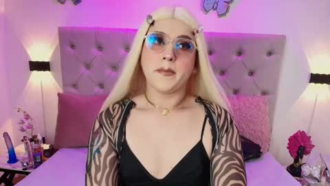 Snapshot of alyssaa_hunter chatting on February 2025 05:13:02 PM alyssaa_hunter online show from February 2025 05:13:02 PM