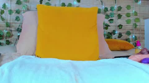 alyssia online show from February 2025 04:00:01 PM