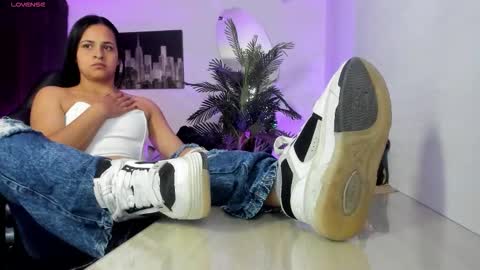 anny online show from November 2025 10:56:02 PM