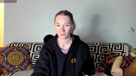 Snapshot of amalia_mio chatting on October 2025 11:48:02 PM Amalia online show from October 2025 11:48:02 PM