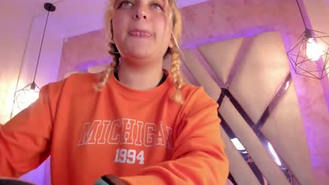 Snapshot of amalia_rosse_ chatting on February 2025 09:05:02 AM Amalia Im Back See you soon this January 7 at 10 pm Colombia time online show from February 2025 09:05:02 AM