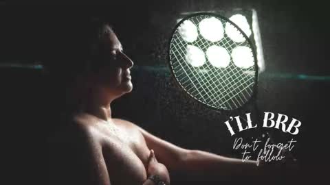 Snapshot of amalia_rosse_ chatting on November 2025 10:01:01 PM Amalia Im Back See you soon this January 7 at 10 pm Colombia time online show from November 2025 10:01:01 PM