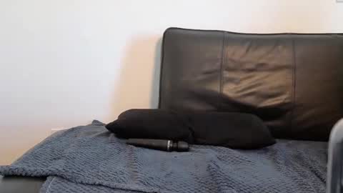 Amalia    online show from September 2025 06:37:02 AM