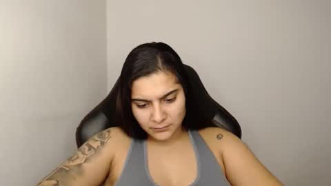 Snapshot of amanda5star chatting on January 2025 02:50:02 AM The queen of the biceps online show from January 2025 02:50:02 AM
